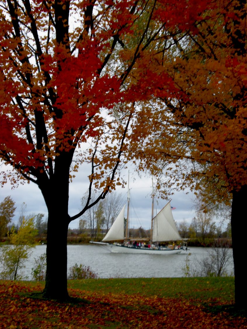 fall color boat tours in michigan